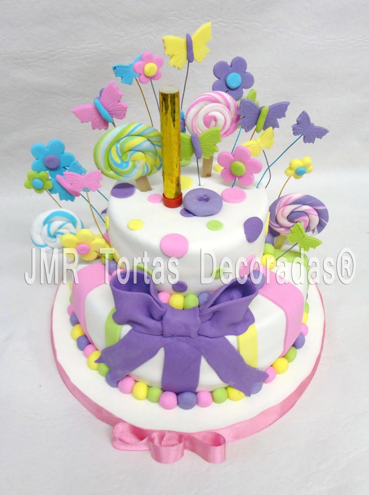 Torta dos pisos super colorida | JMR Tortas Decoradas