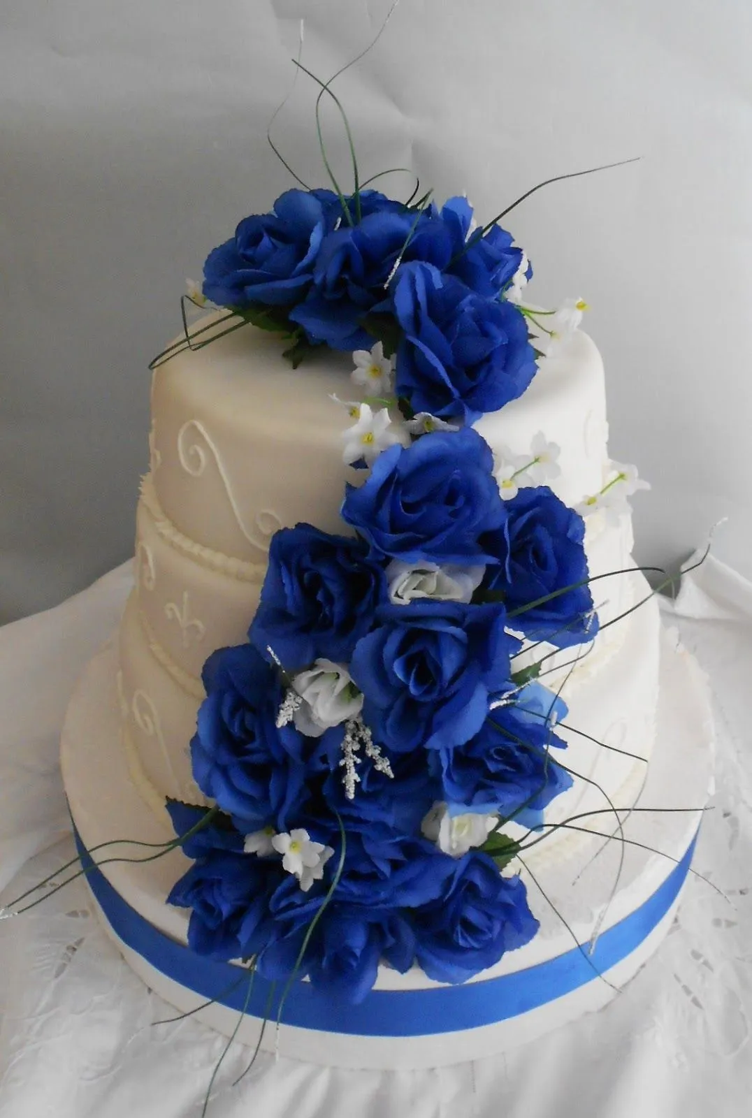 Tortas de 15 con rosas azules - Imagui