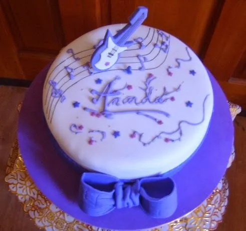 TORTAS ALMIBAR: DISEÑO VIOLETTA-