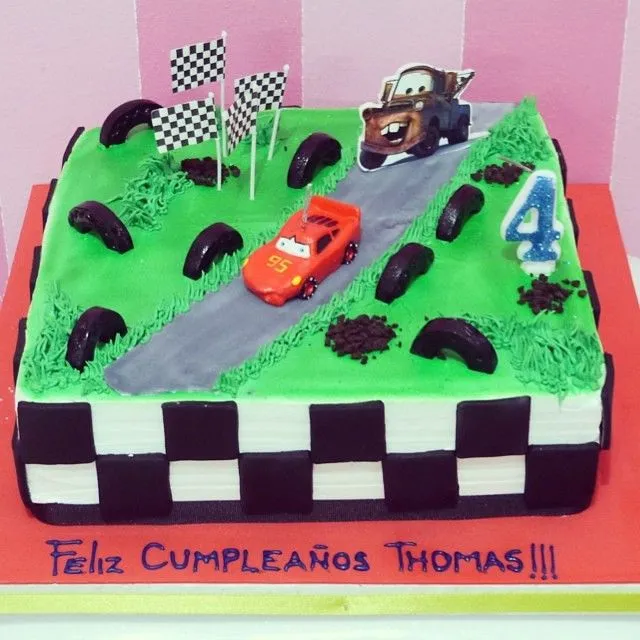 tortas #cars #pista #pasto #muñecos #3D #fondan #crema #cake ...