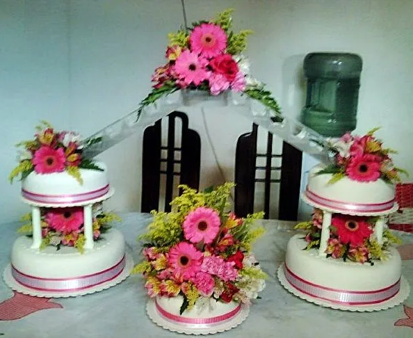 Tortas y Decoraciones: Torta de 15 años Tradicional