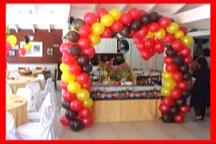 tortas decoradas y ambientaciones con globos