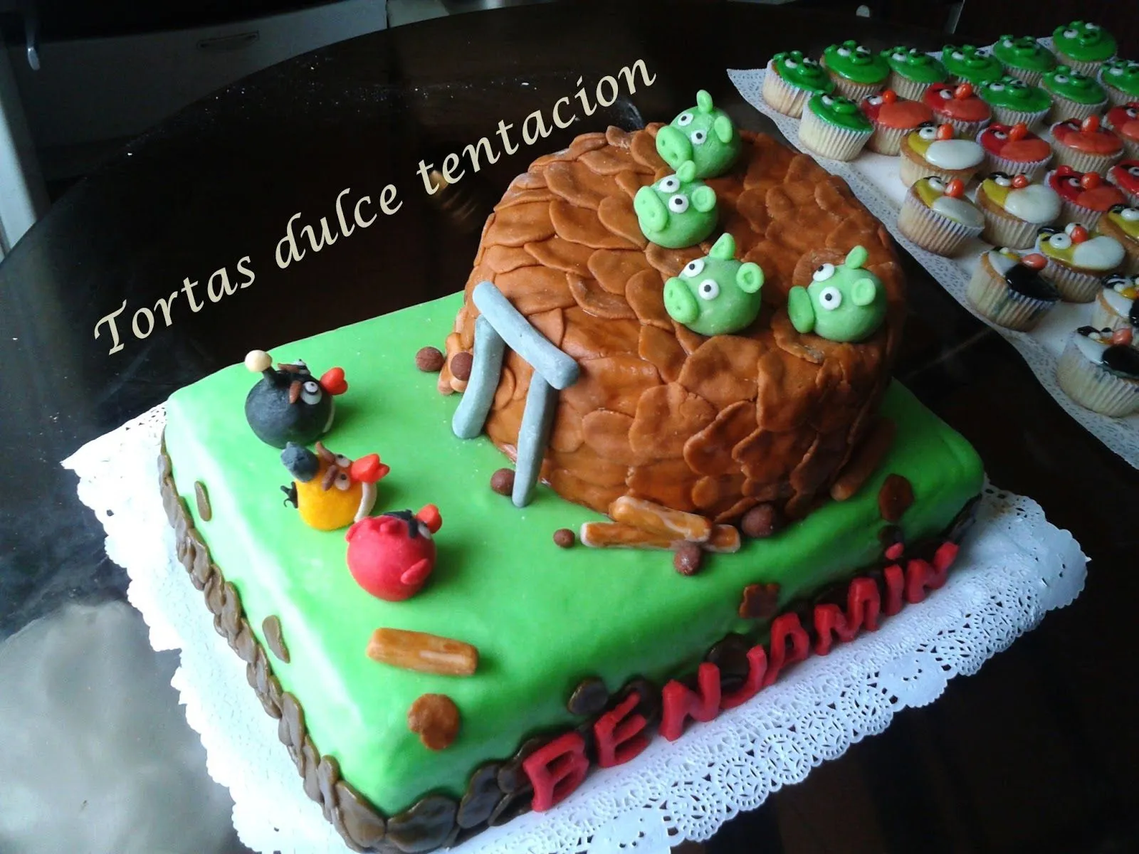 Tortas Dulce tentacion: TORTA Y CUPCAKE DE ANGRY BIRSD