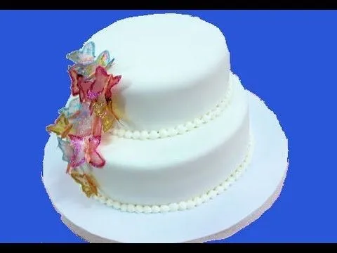 Tortas de flores y mariposas en pastillaje - Imagui
