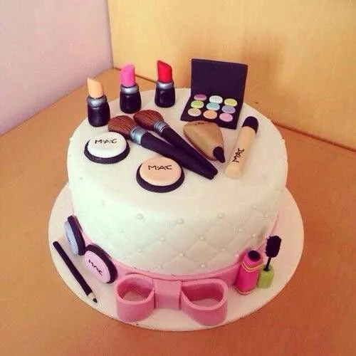 Makeup Cakes en Pinterest | Makeup Birthday Cakes, Hairdresser ...