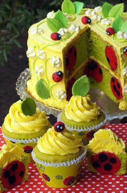 Ladybug Cakes en Pinterest | Hello Kitty Cake, Owl Cakes y Ladybug ...