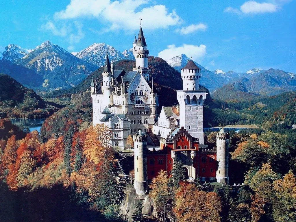 Tourism: Neuschwanstein - fairy-tale castle