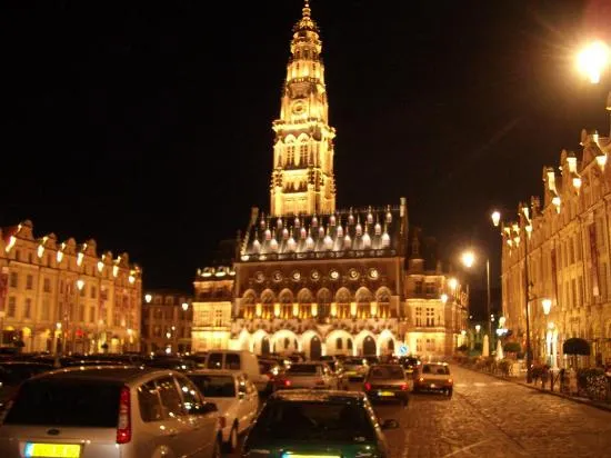 Town Hall - Place des Héros: fotografía de Hotel Diamant, Arras ...