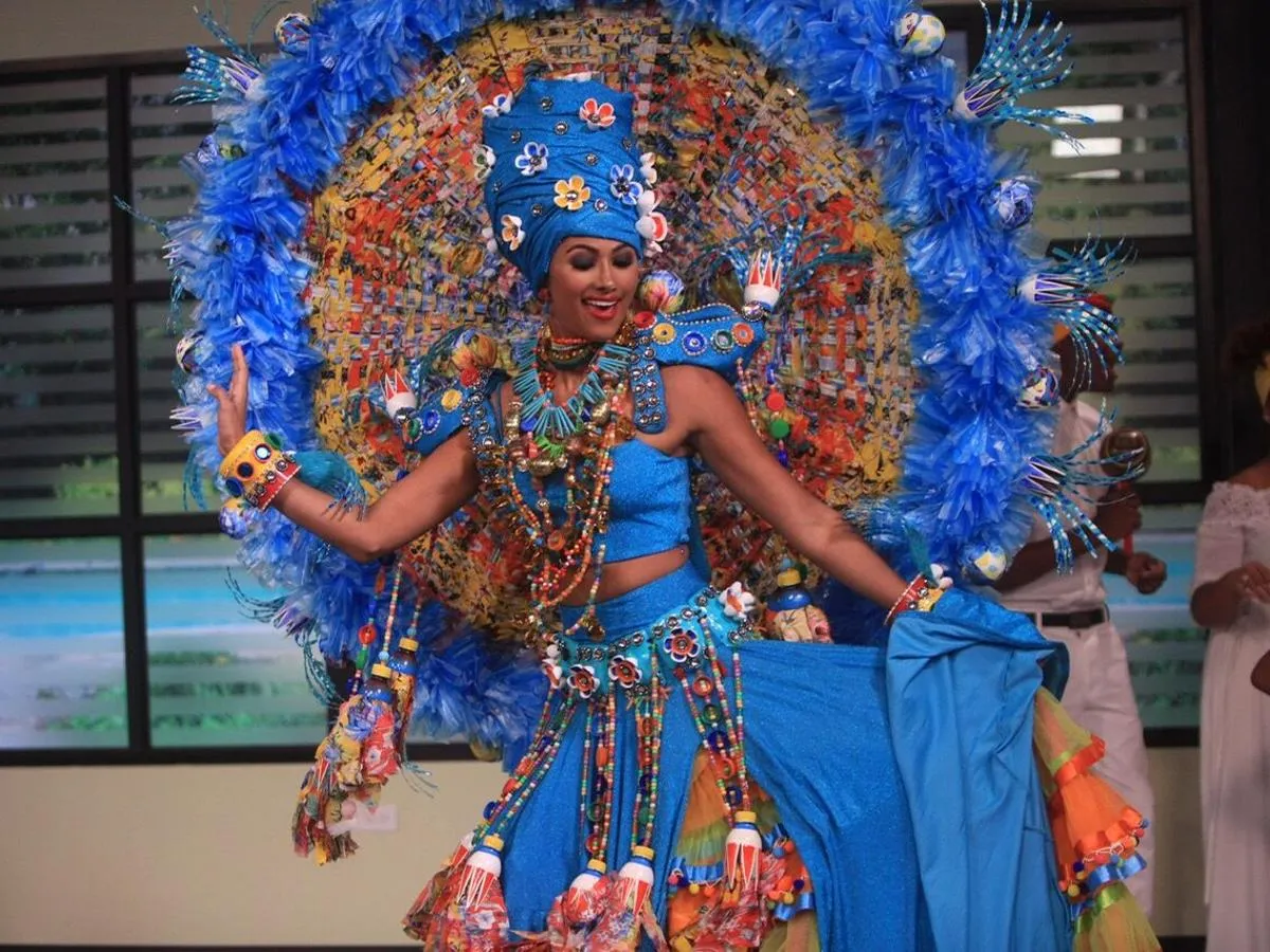 Traje típico de Miss Universe Puerto Rico fue creado con material reciclado | Moda y belleza | elvocero.com