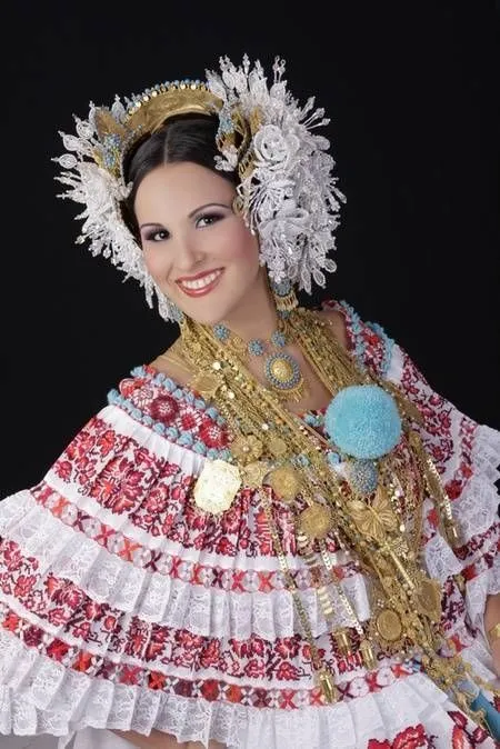 El Traje Tipico de PANAMA "LA POLLERA": HISTORIA DE LA POLLERA