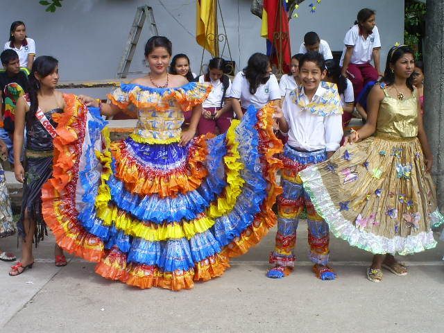 trajes de fantasia con material reciclable faciles de hacer ...