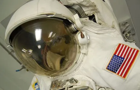 Los trajes que protegen a los astronautas - BBC Mundo - Noticias