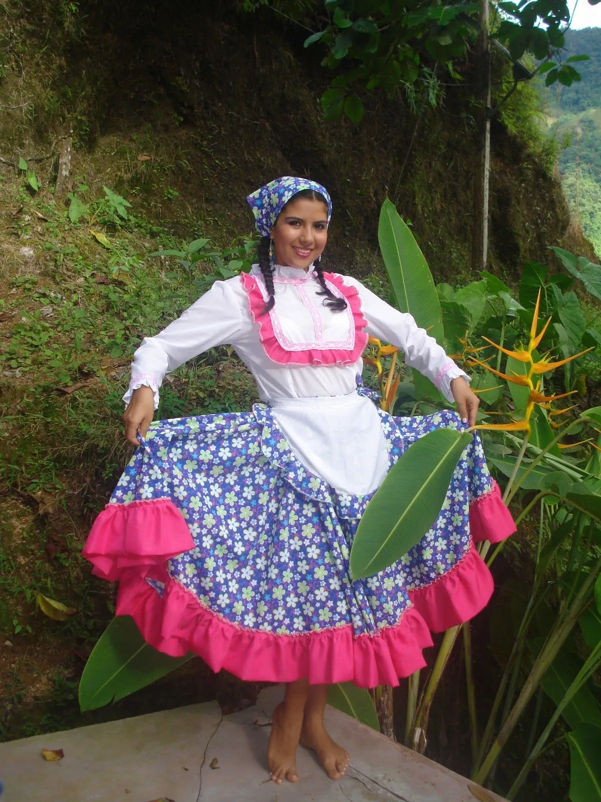 Trajes Típicos colombianos y el campo colombiano