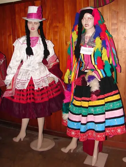 ALGUNOS TRAJES TIPICOS DEL DEPARTAMENTO DE CUSCO