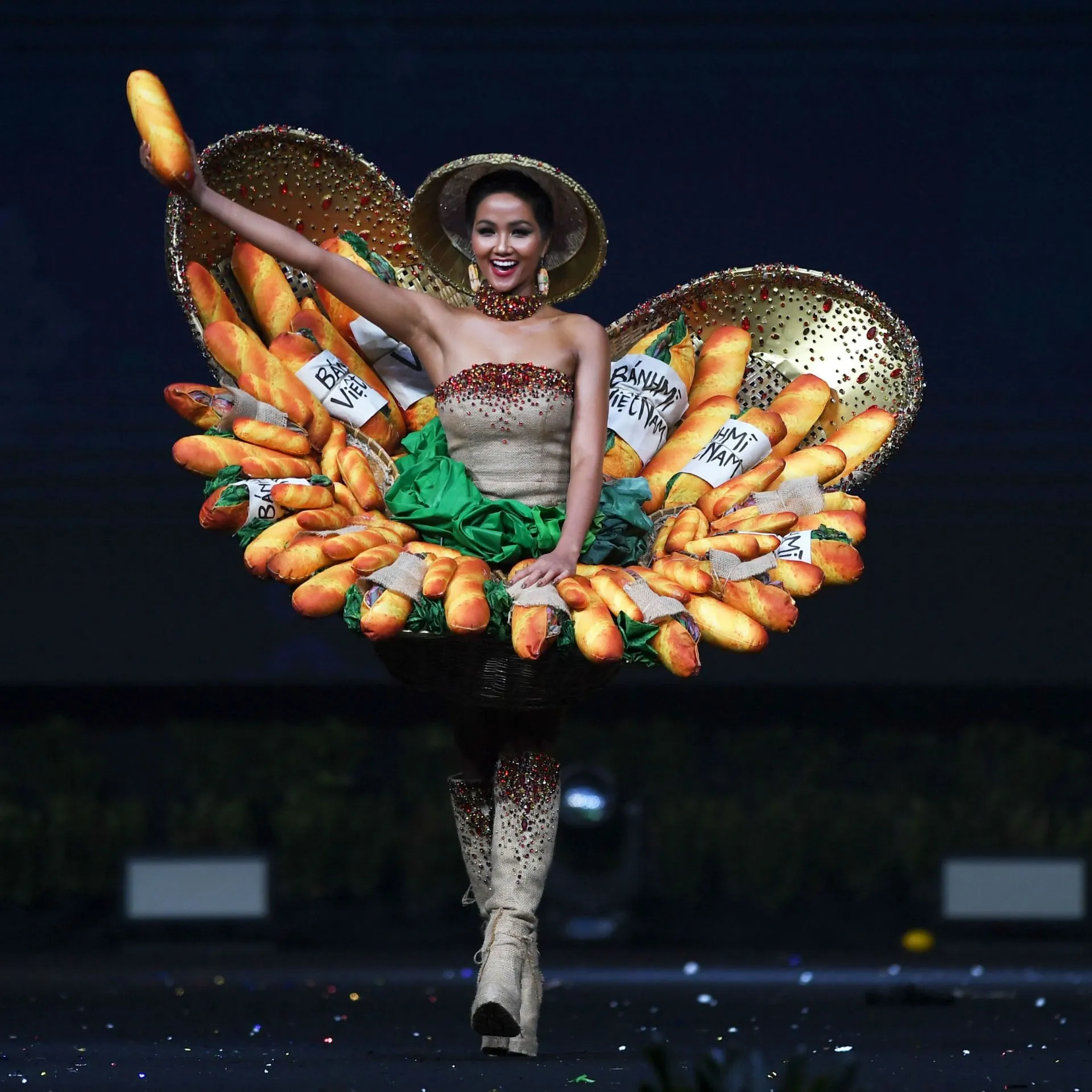 Los trajes típicos más extravagantes que hemos visto en Miss Universo
