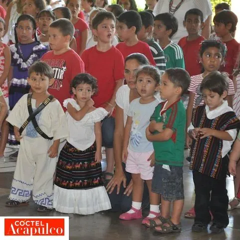 Trajes típicos de las festividades patrias | Coctel Acapulco