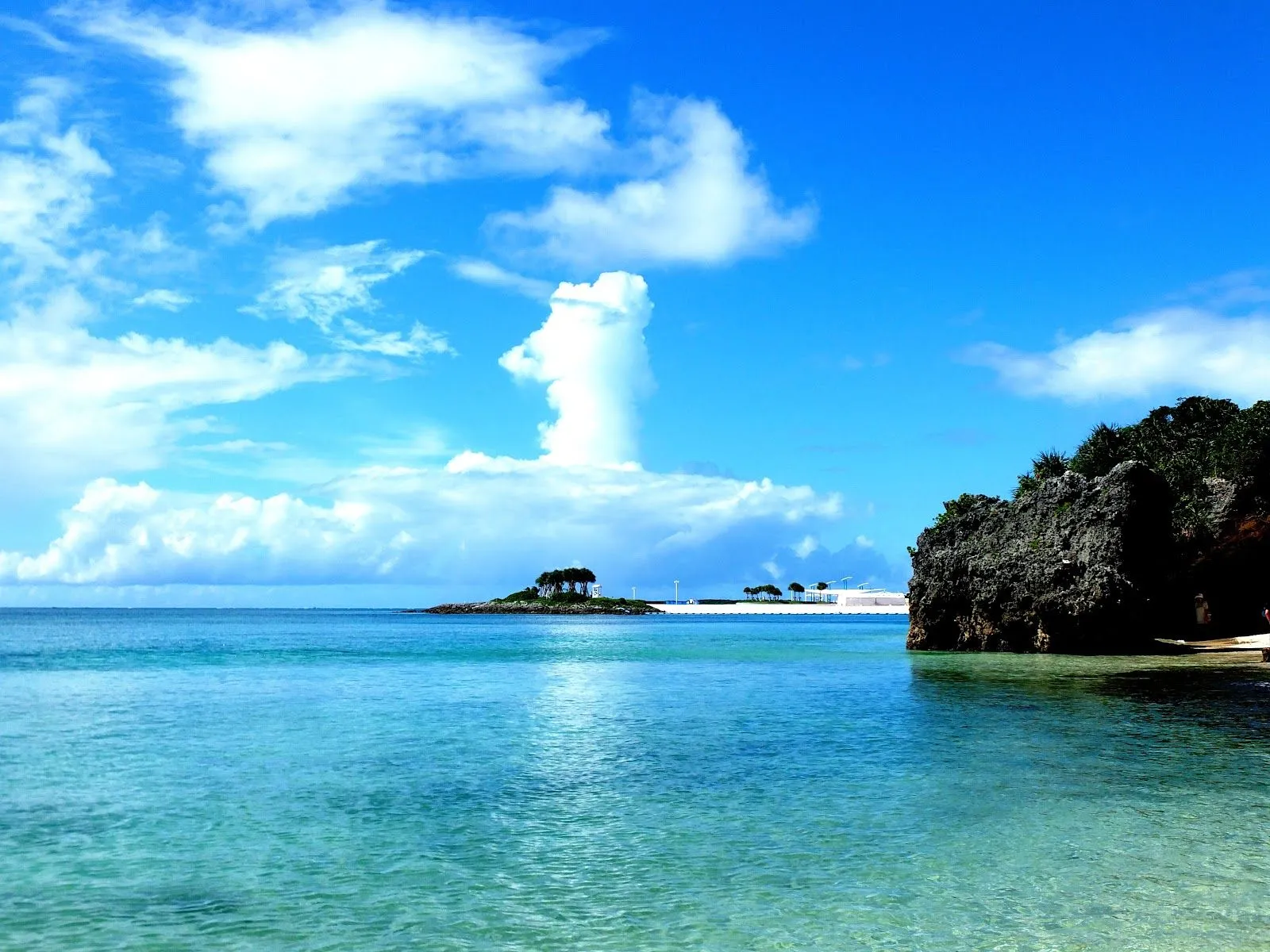 Travel, eat & meet: Okinawa. One-