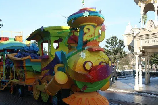 el tren del desfile : fotografía de Disneyland París, Marne-la ...