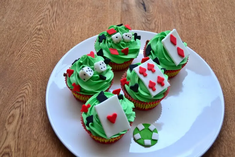 un trosset de la jèsica: Cupcakes con fondant primeros pinitos