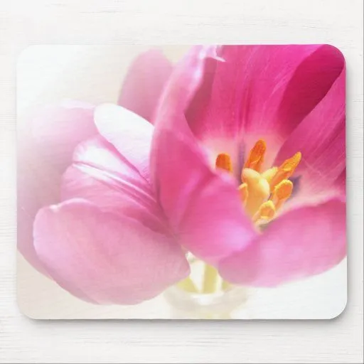 Tulipanes rosados bonitos tapete de ratones de Zazzle.