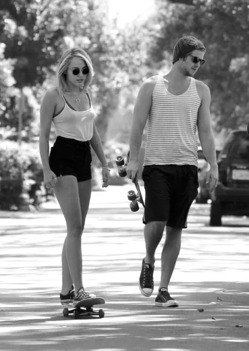 love skate couple Black and White miley cyrus liam s-u-s-h-ii ...