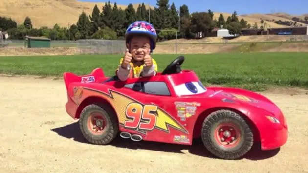 Tuner dad turns son's Lightning McQueen into real electric runner ...