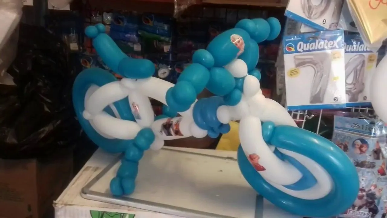 TUTORIAL DECORACION CON GLOBOS BICICLETAS CHASTY - YouTube