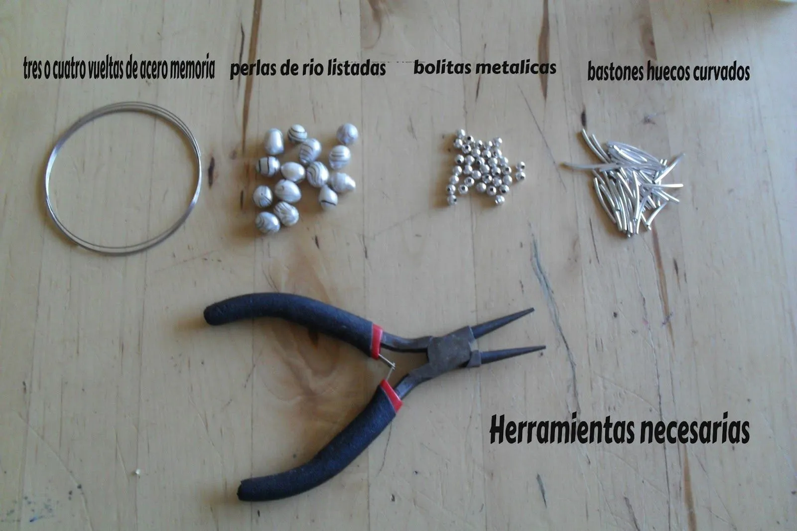 tutoriales de bisuteria DIY: pulsera de espiral con acero memoria