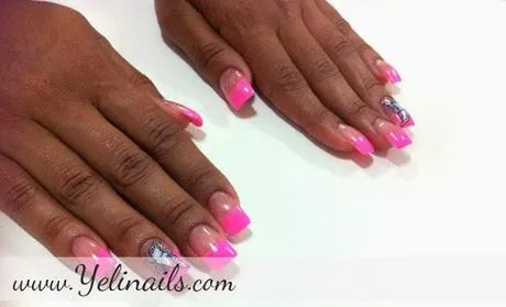 Uñas acrílicas con francesa rosa chicle. - Paperblog