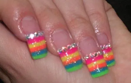 Uñas decoradas con diamantes - Imagui