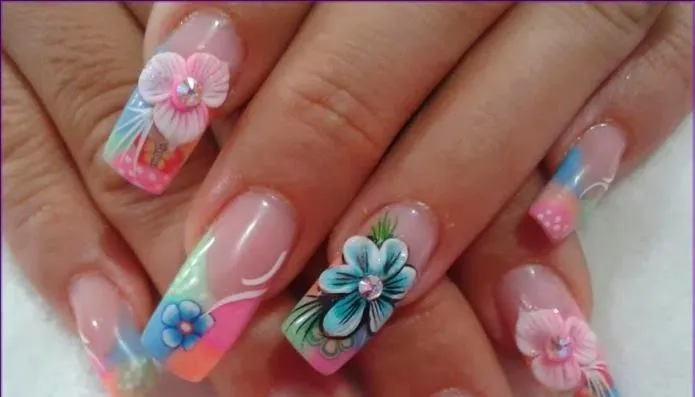 Uñas decoradas con flores de los pies - Imagui