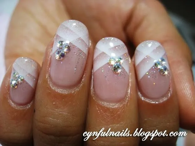 Uñas decoradas con pedreria