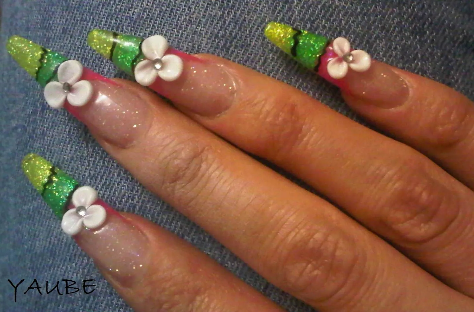 UÑAS ESCULTURALES CON PUNTA DECORADA NEON Y FLORES 3D CON ...