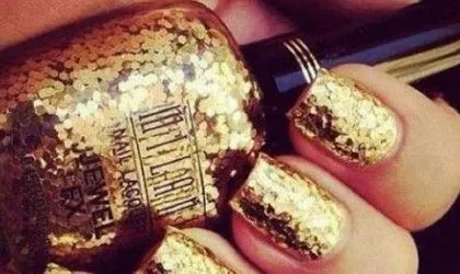 Uñas con glitter lo más Chic para Año Nuevo | LatinOL.com SpotFASHION