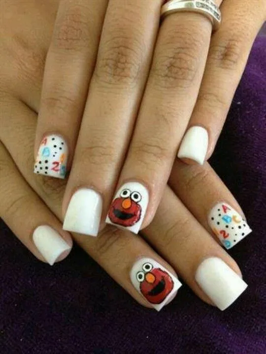 Decoración de uñas de elmo - Imagui