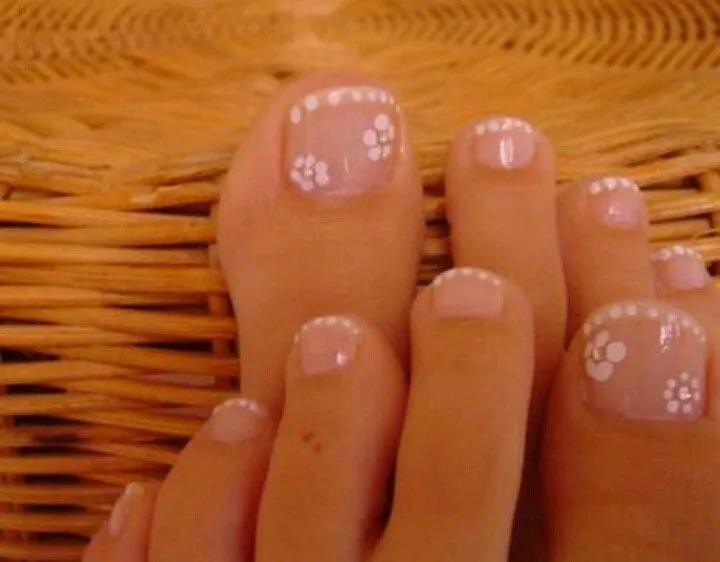 Uñas de los pies blancas | Re-Pin Nail Exchange | Pinterest