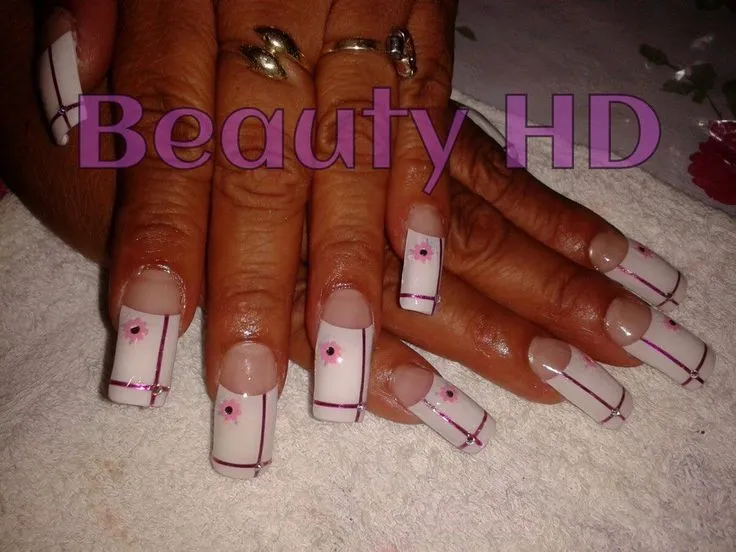 uñas punta blanca con sintilla y stiker de flor $180 | Mi trabajo ...