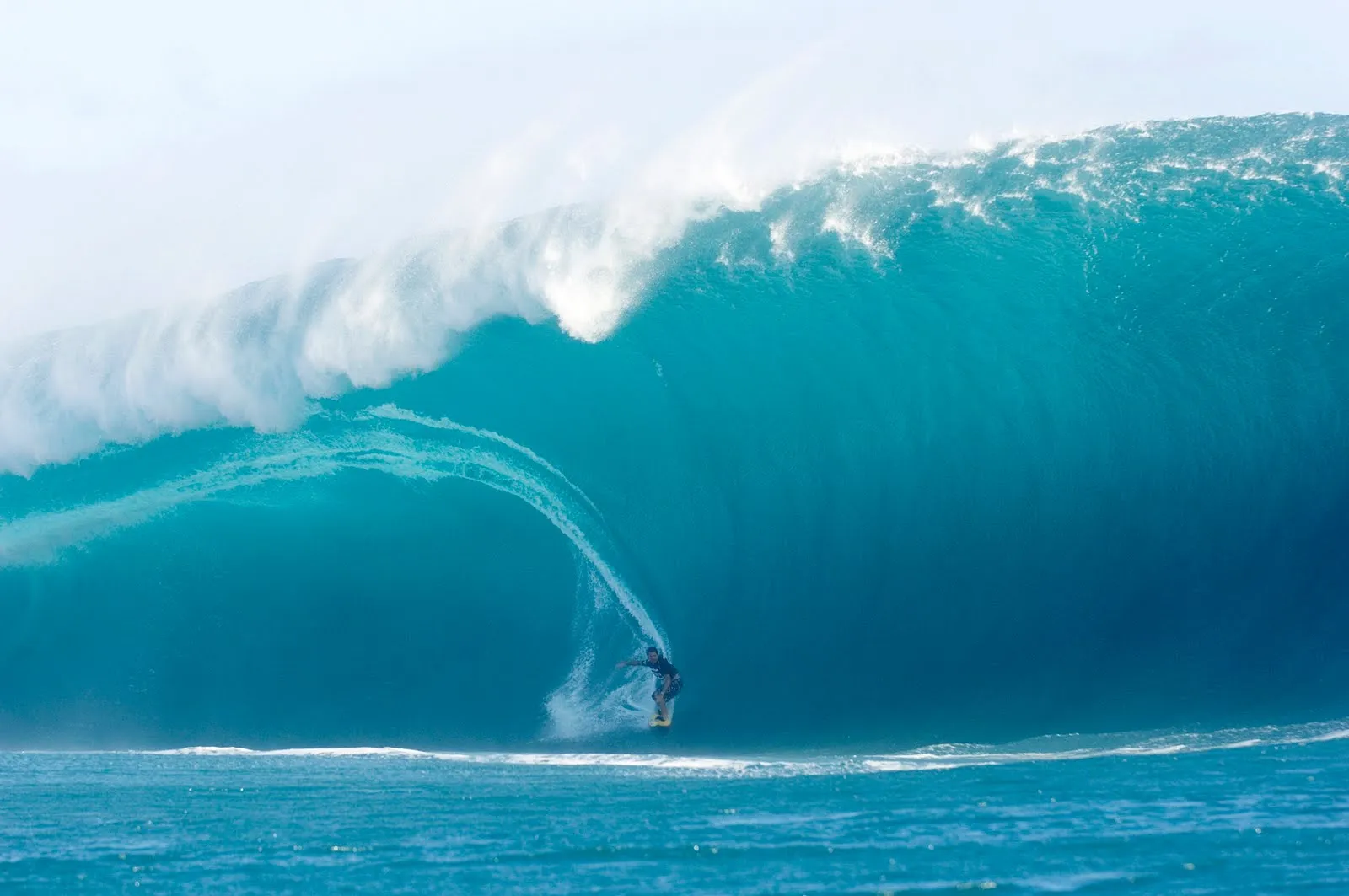 Cosas Únicas: Haciendo Surf en olas gigantes