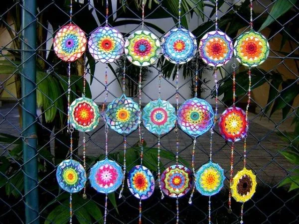 Upcycled: Crochet Mandalas Over CDs |