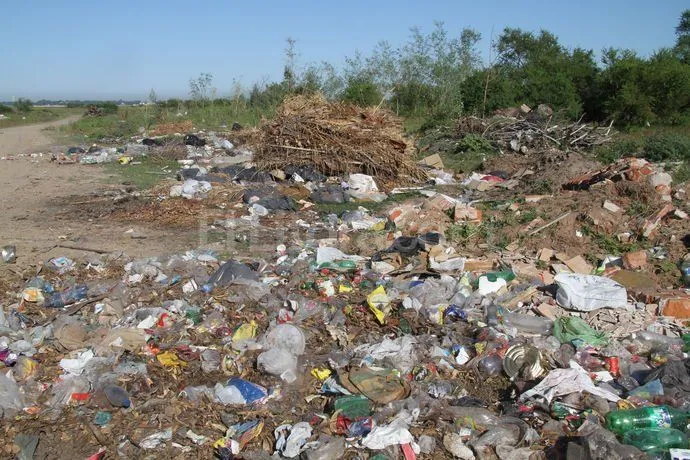 Los vecinos dicen que continúan tirando basura en Los Urunday ...