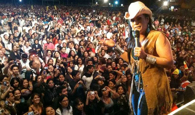 En venganza a ladrón, Olga Tañón roba a 5000 personas cantando en ...