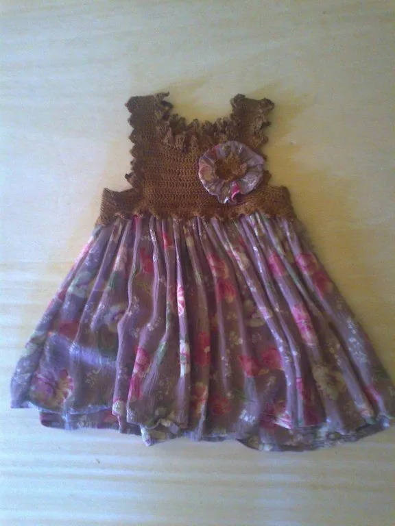 Vestidos de ganchillo y tela de niña - Imagui