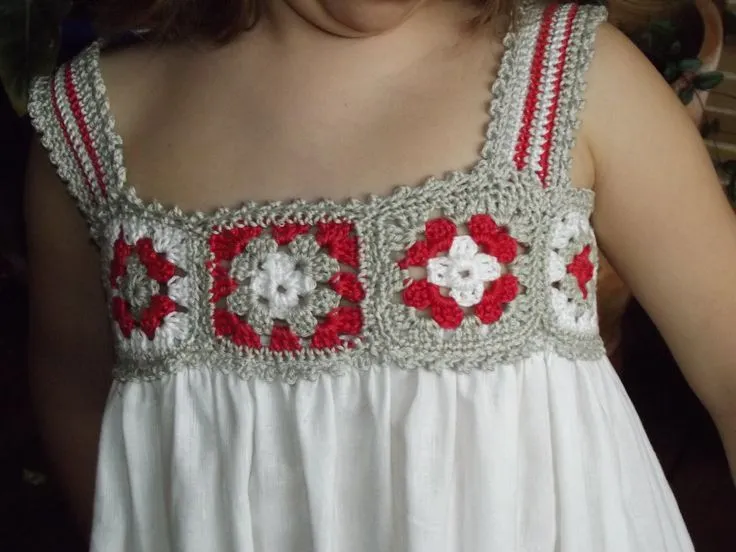 Vestido con canesú de crochet en cuadrados ... | Vamos a la playa, oh…