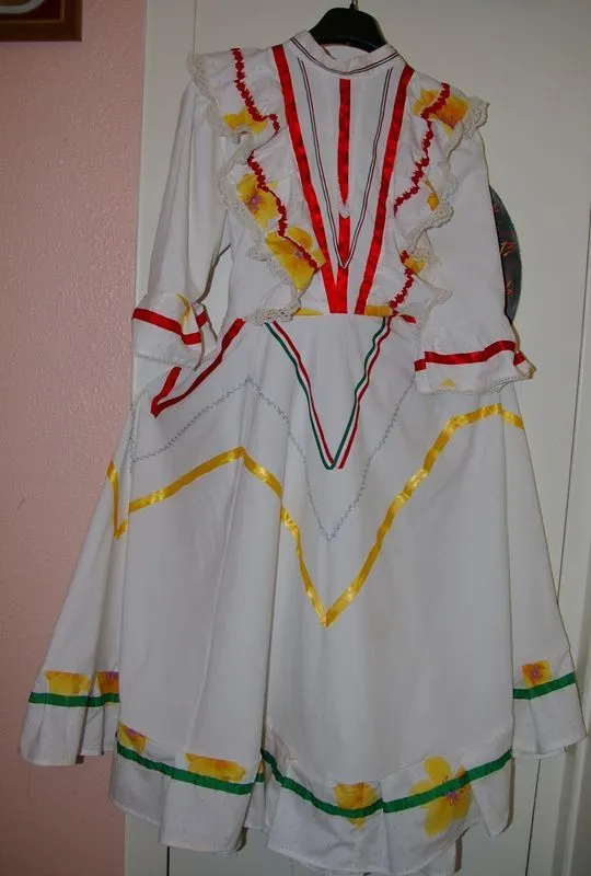 Vestido de jalisco - Las manualidades de Claudia Moriamé