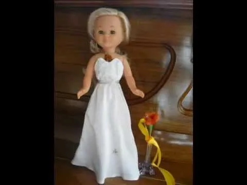 Vestido Nancy de Famosa - YouTube