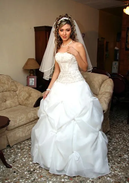 VESTIDO DE NOVIA BLANCO ESTILO PRINCESA - COMO VESTIR