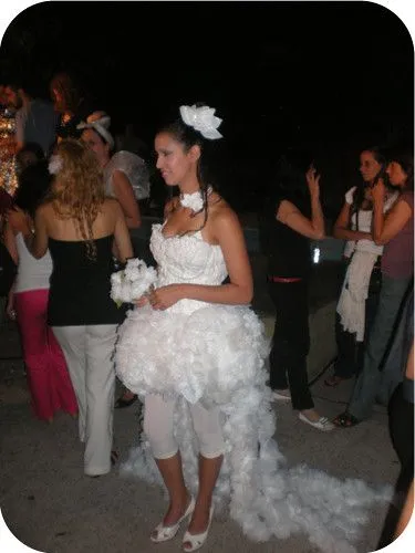 vestido de novia hecho con bolsas de basura | marian.- | Flickr