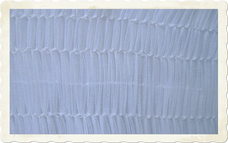 Vestido de organdí con smock | smbiosis