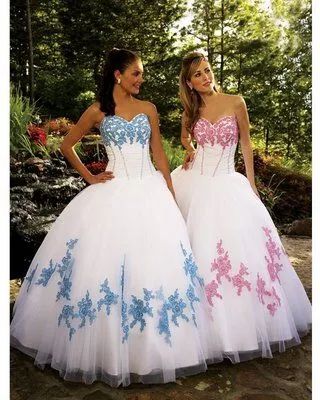 Vestidos de 15 Años: Vestido de quince años blanco con azul y rosa