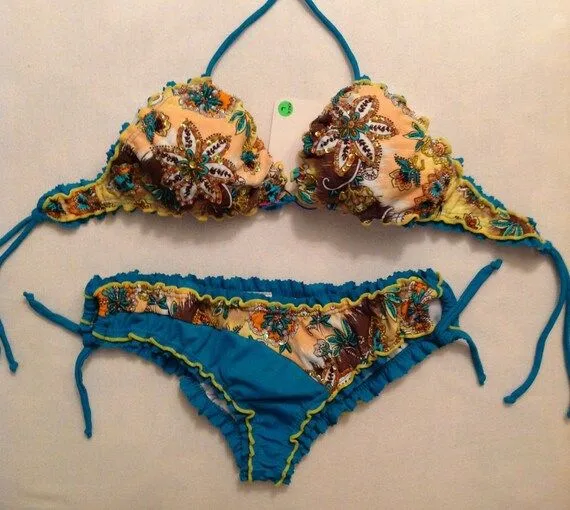 Vestidos de Baño hechos a Mano Decorados en por AmaBellaBoutique